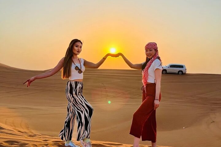 Range Rover dune bashing