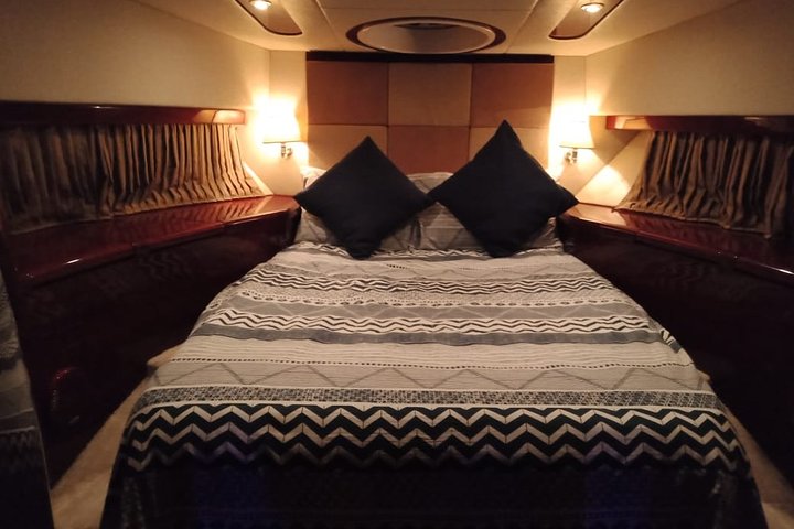 Scenic yacht experience