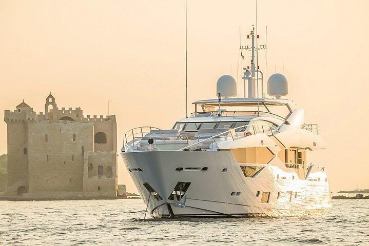 Ultra-luxury yacht tour